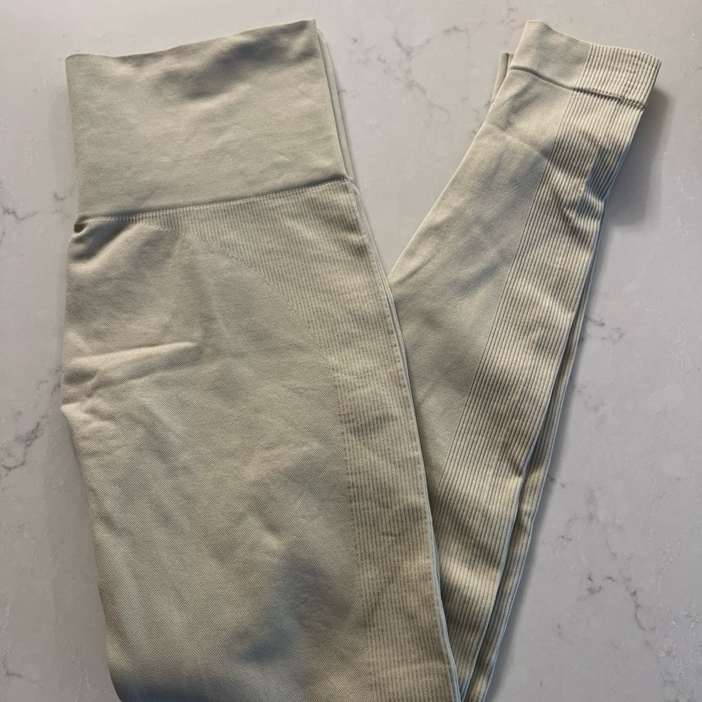 SETactive sculptflex leggings in oat milk size medium